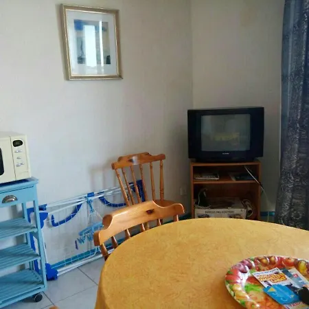 De 2 Chambres Avec Piscine Partagee Et Terrasse Amenagee A A 2 Km De La Plage Apartment