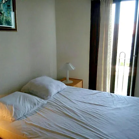 De 2 Chambres Avec Piscine Partagee Et Terrasse Amenagee A A 2 Km De La Plage *